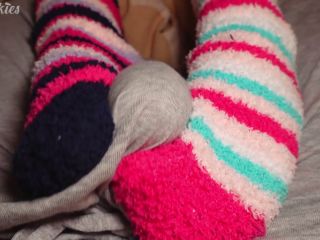 Mismatched Fuzzy Sock Cum Explosion!  Footjob-2