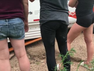 Stuck truck made us see a hot ass and thong-3