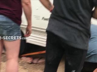 Stuck truck made us see a hot ass and thong-3
