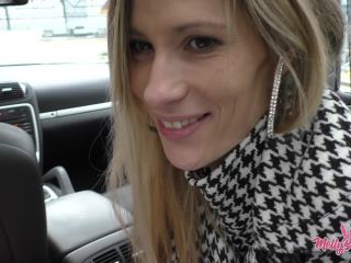 MellyBunnyLuder - Mein 1. Public Blowjob-7