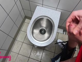 MyDirtyHobby.com- GYMBNNY - QICKY AF N WEG INS FSSBALLSTADION - RASTPLATZZOILETTE EINGESAT.mp4-8