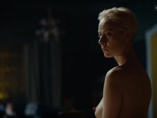 Severija Janusauskaite, Sophie Pfennigstorf - Babylon Berlin s01e04 (2017) HD 720p - (Celebrity porn)-9