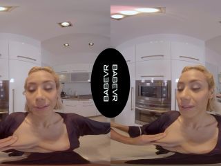 Your Day with Veronica - Oculus 5K - Blonde-3