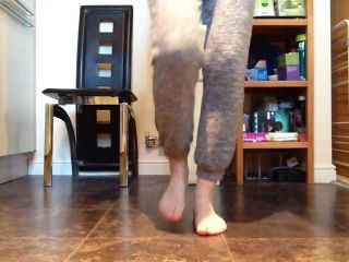 Porn online Bare feet dancing femdom-3