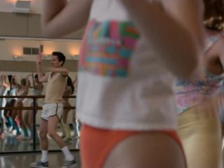 Alison Brie, Betty Gilpin, etc – Glow s01e01 (2017) HD 1080p!!!-0