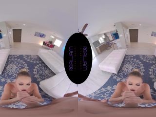 Emma Hix – Posing Hottie (GearVR)(Virtual Reality)-9