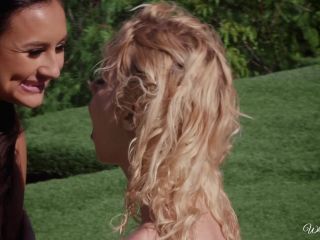 Chloe Cherry And Eliza Ibarra Clowning Around 1080p FullHD-3