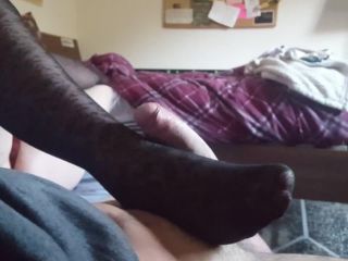 Girlfriend gives me a NYLON Knee Socks FOOTJOB Sockjob-5