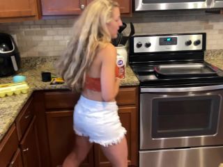 ErikaSwingz - Baking Cookies Naked - Housewives-0