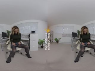 Natalia Forrest - Secretary Smartphone - (Virtual Reality)-1