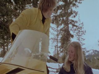 Swinging Ski Girls (1975)!!!-7
