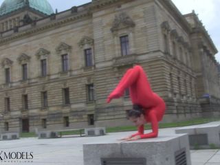 Flexible statue in front of the court-2
