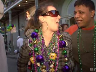 Trinity Flashes Her Tits During Mardi Gras Festivities bbw -0