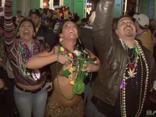 Trinity Flashes Her Tits During Mardi Gras Festivities bbw -6