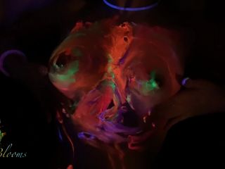 Neon – Teen GF Makes him Cum and Uses Sperm from Condom, amateur sex pics on virtual reality -0