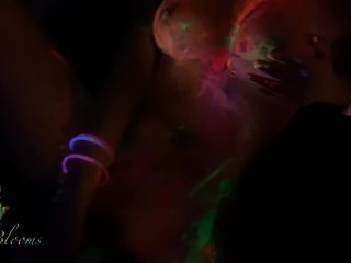 Neon – Teen GF Makes him Cum and Uses Sperm from Condom, amateur sex pics on virtual reality -3
