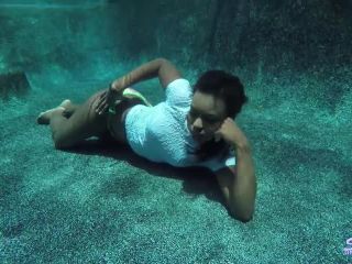 Sexunderwater.com- Simone Styles UW Model Training pt1-4