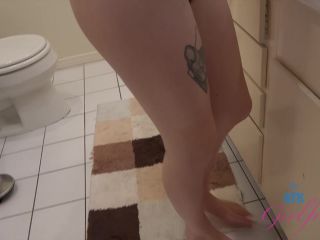 online clip 4 Rosalyn Sphinx Cum On Feet BTS on cumshot asian feet fetish-8