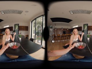 VR Bangers Taste Her Delicious Fruity Pussy In VR Porn-0