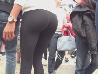 Little round ass in ultra tight leggings-7