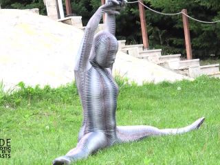 Flexible zentaidoll in the park-1