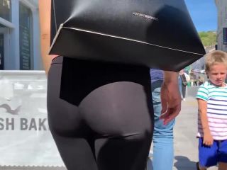 Thong seen through tights from a mile away-4