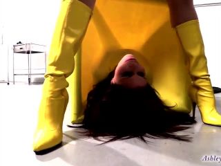 [supermisses.com] Ashley – Yellow Vacuum Cube | superheroines, fetish, cosplay, sex, porn-8