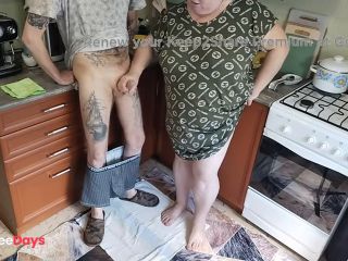 [GetFreeDays.com] a fat woman jerks off my dick in the kitchen and I cum powerfully Sex Leak April 2023-8