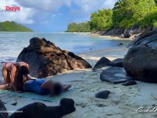 [GetFreeDays.com] Another Couple Watching Us Having Sex On The Beach - Applause at the End Porn Stream May 2023-3