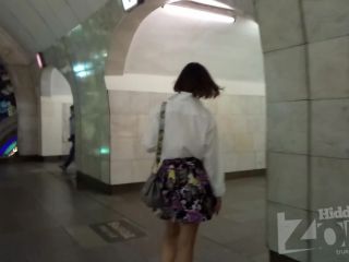 Hidden-Zone.com- Up3050 Upskirt to a slender girl in a short multi-colored skirt. The lens of our hidden camera got -0