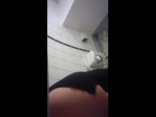 Voyeur in Public Toilet – Student restroom 85 - voyeur - voyeur -4
