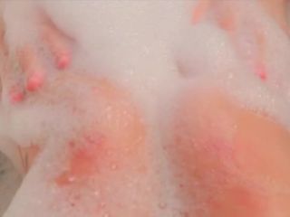 Asian beauty Marin Kato enjoys her bubble  bath-0