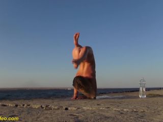Hot Flexi Girl Alisa Adelson Loves Naked Yoga On The Beach.-2