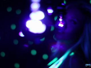 [Samantha Saint] Samantha black light lesbian fun-3