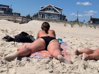 Big mature butt spreads out on a beach  towel-9
