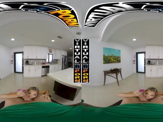 Luna Luxe - Sweet Birthday Suprise - VirtualPorn, BangBros (UltraHD 4K 2024) New Porn-4