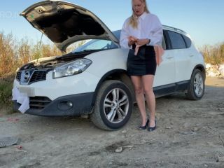 Ivy RosesIviroses---Destryed-clothes-and-stranded-car-4