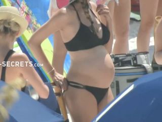 Sexy pregnant woman on the beach-2