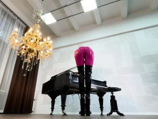 MylatexbabySvetlana Pink Latex & the Piano-2