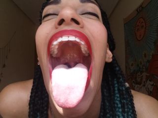 Mouth  teasing webcam GoldenLace-9