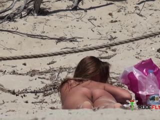 Caught cumming on nude plage!-3