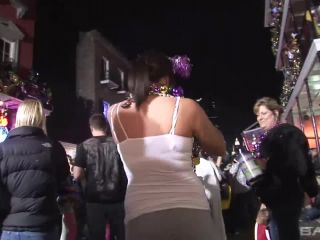Mary Flashes Her Tits During Mardi Gras Festivities-1