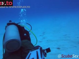 [GetFreeDays.com] SCUBA Sex Quickie while on a deep dive exploring a coral reef Sex Film May 2023-2