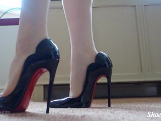 Online Tube Shiny Shoejobs presents Louboutin Hot Chick Fantasy - handjob and footjob-8