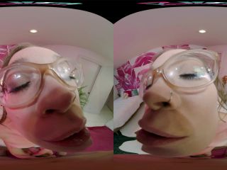 VRHush – Bubbly Embrace – Katie Kush (Oculus Go 4K) Creampie!-4