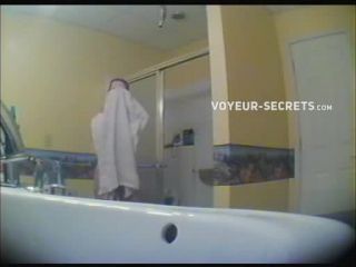 Busty wife's body spied in the  bathroom-0