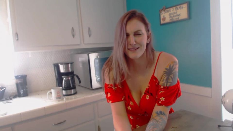 Kelly Payne – Taboo Coffee Chat With Mommy Kelly Part 1(MILF porn)