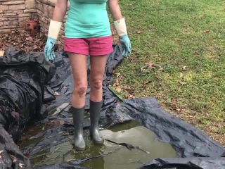 M@nyV1ds - BuddahsPlayground - Cleaning Outdoors in Rain Boots-4