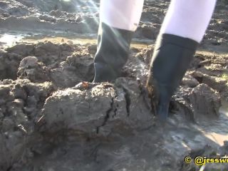 Muddy Wellies Flashing latex whores_are_us-3