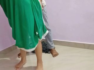 Safayi kar rhi bahu ko sasur ne jabardasti choda  queenrima.-1